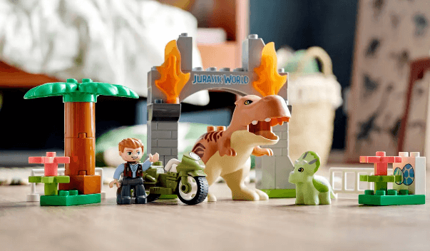 LEGO Duplo T. rex and Triceratops Dinosaur Breakout 10939 Building Kit