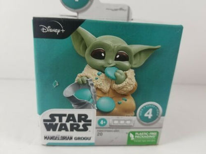 STAR WARS The Bounty Collection Series 4 Grogu Collectible Figures  2.25-Inch-Scale Tadpole Friend, Snowy Walk Posed Toys 2-Pack Ages 4 and Up