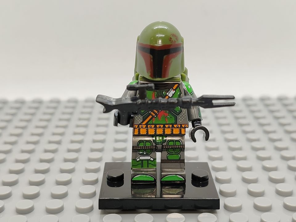 Custom Lego Compatible Mandalorian Green Minifig