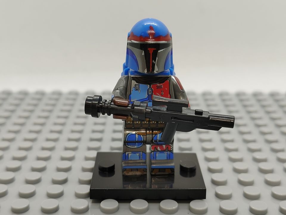 Custom Lego Compatible Mandalorian Blue Minifig