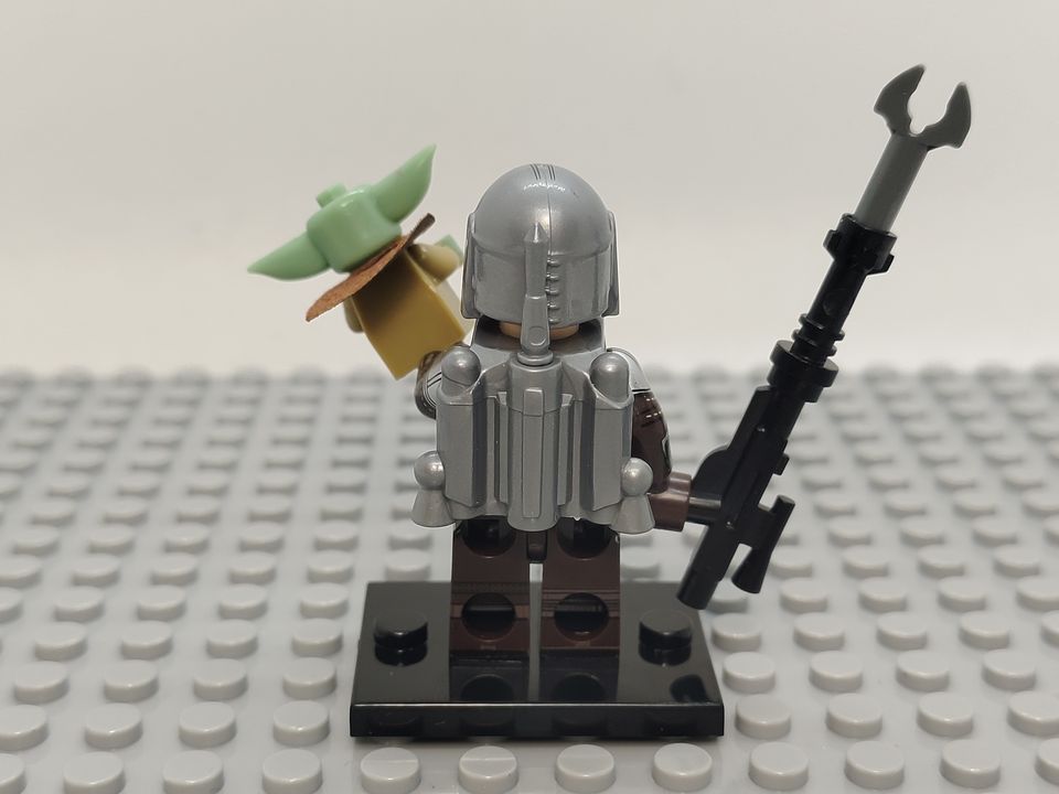 Custom Lego Compatible The Mandalorian w/Grogu Minifig