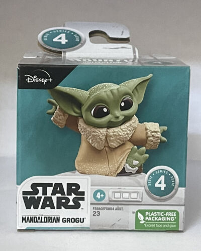 STAR WARS The Bounty Collection Series 4 Grogu Collectible Figures  2.25-Inch-Scale Tadpole Friend, Snowy Walk Posed Toys 2-Pack Ages 4 and Up